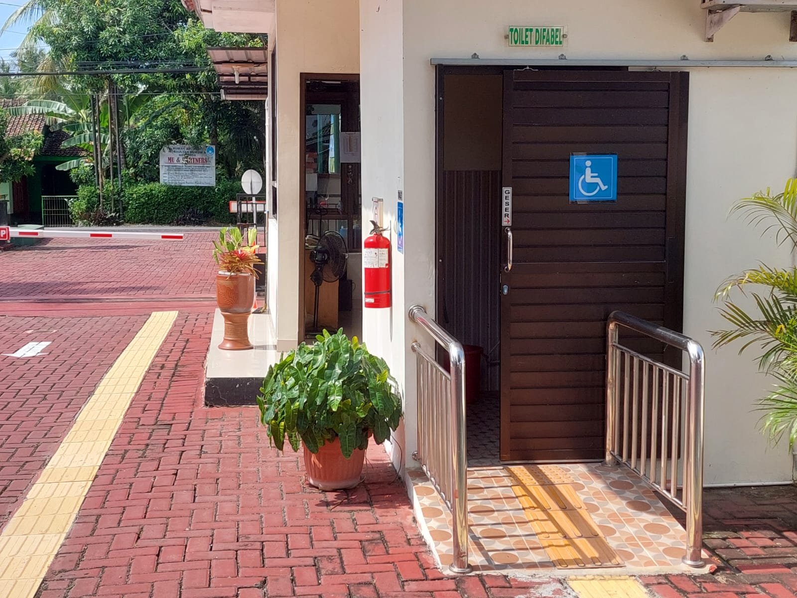 Toilet ramah difabel