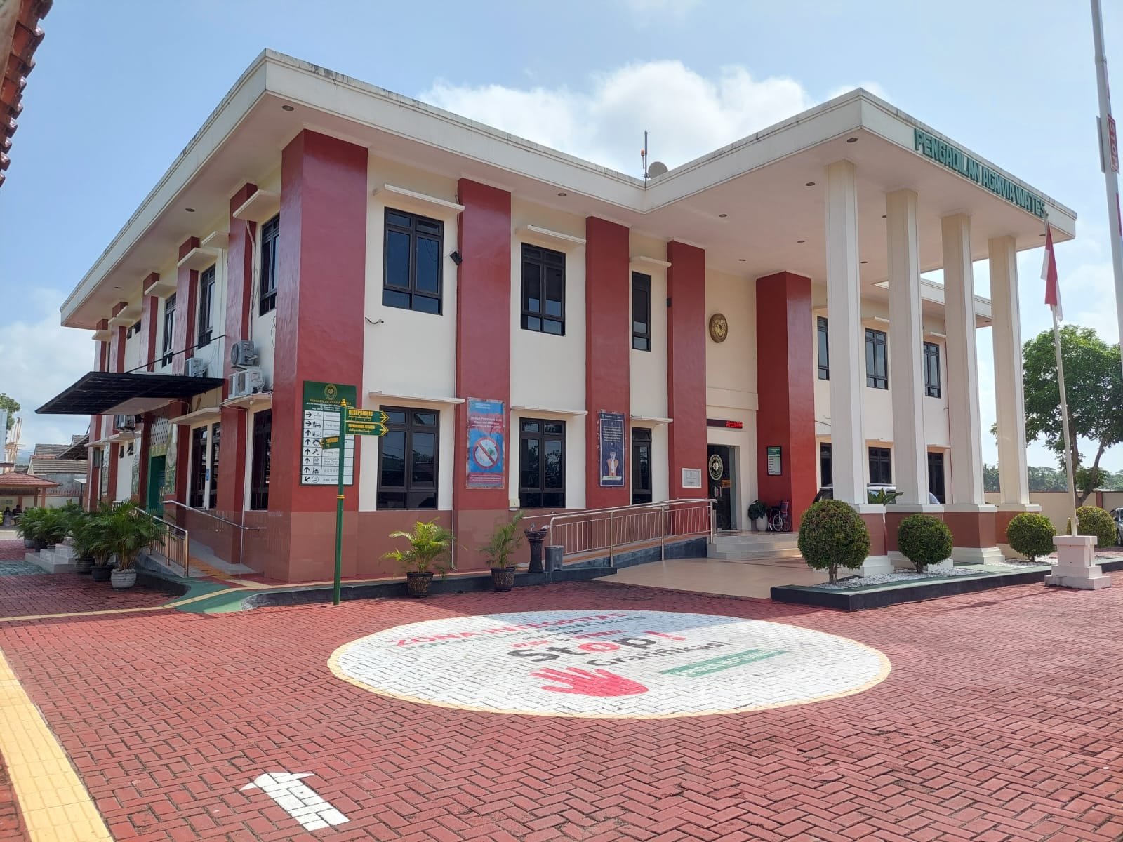 gedung samping
