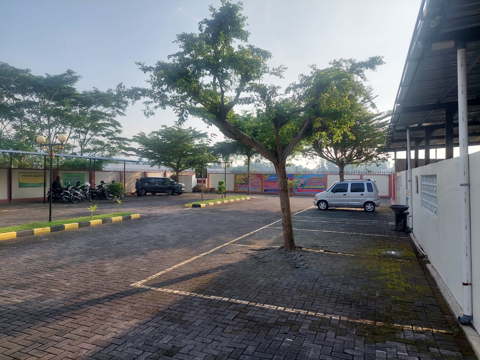 parkir mobil